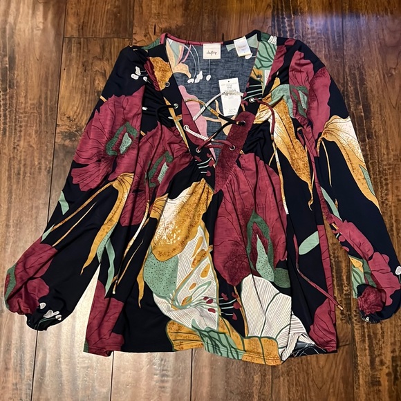 Daytrip Floral Flirty Lace-up Top - Picture 2 of 7